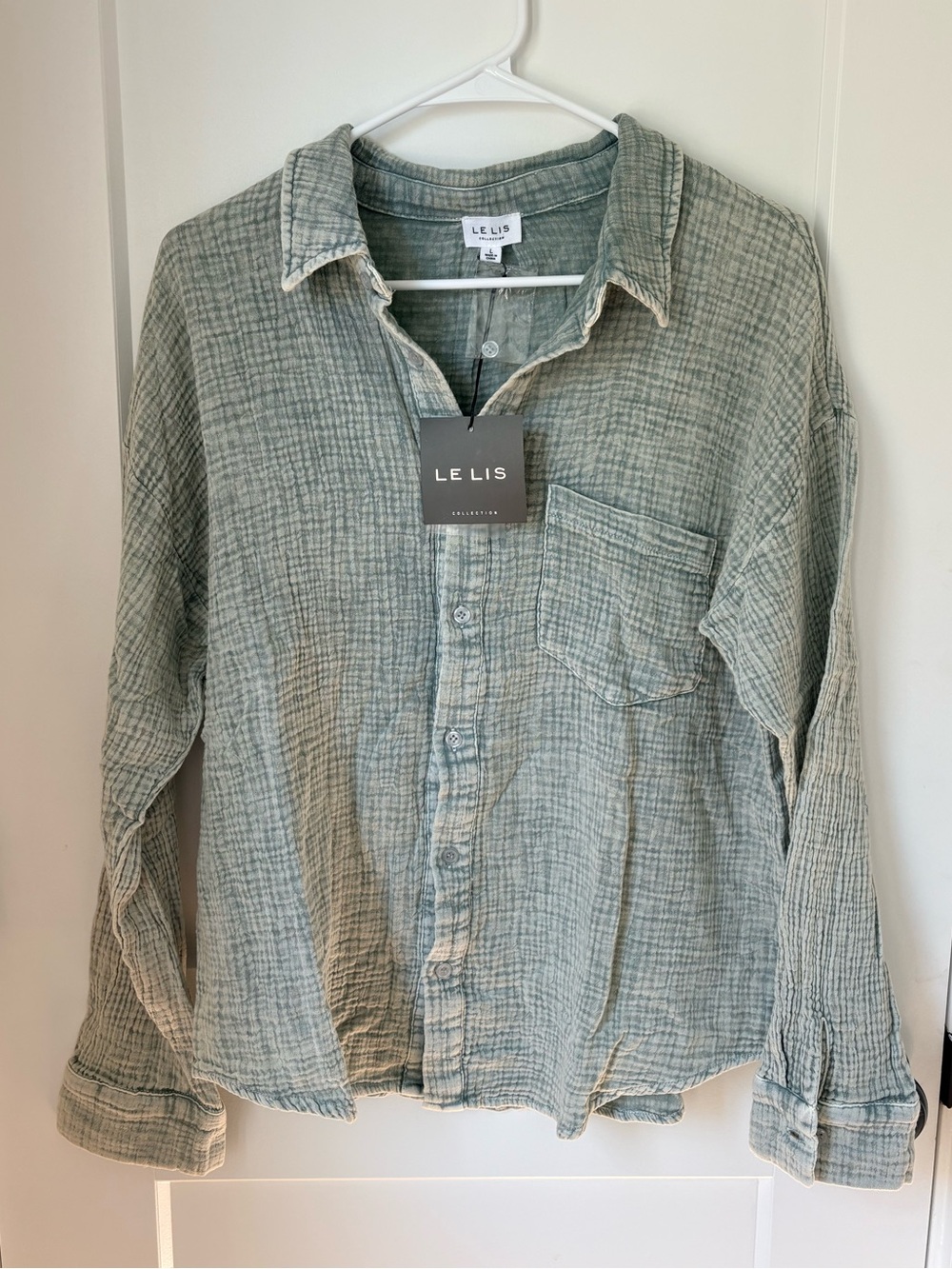 Le Lis Women’s Casual Button-Down Shirt in Sage Green